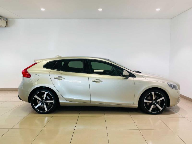 2016 Volvo V40 T3 Momentum