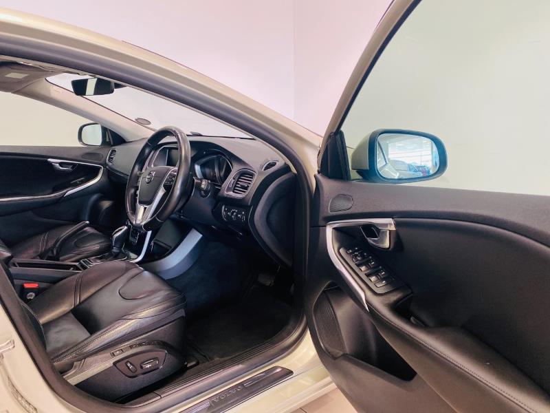 2016 Volvo V40 T3 Momentum