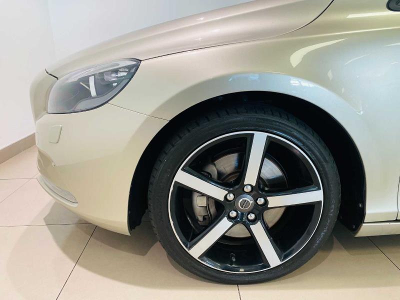 2016 Volvo V40 T3 Momentum