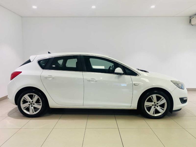 2015 Opel Astra
Hatch 1.4 Turbo Enjoy