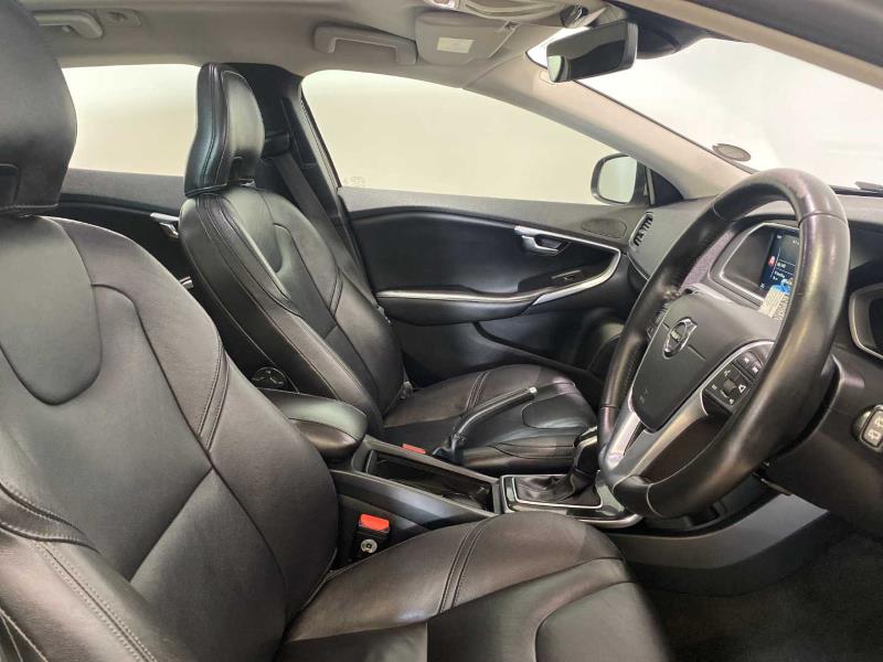 2016 Volvo V40 T3 Momentum