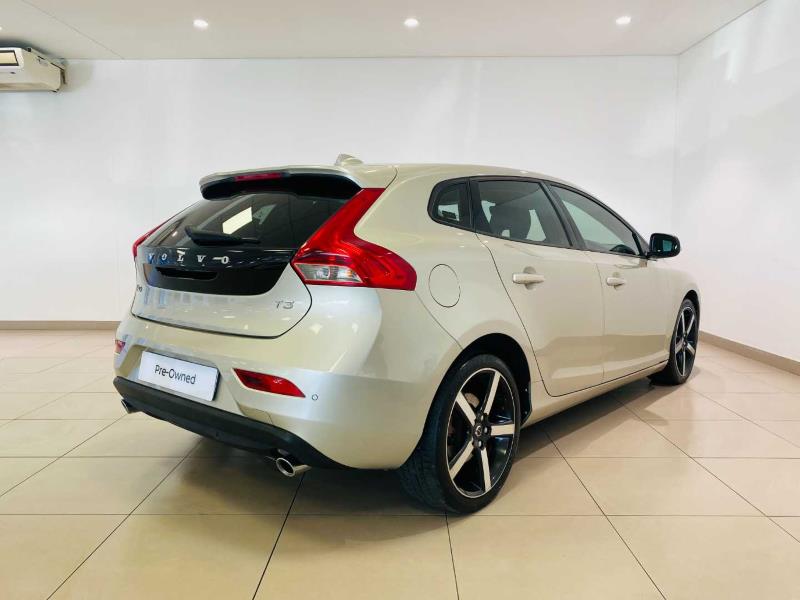 2016 Volvo V40 T3 Momentum